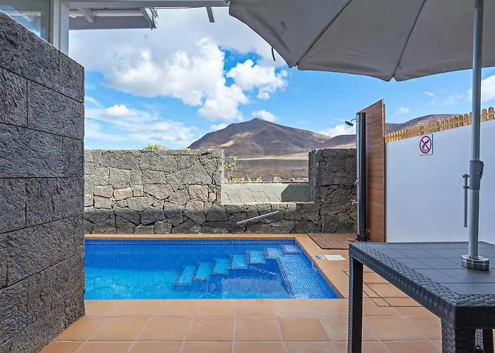 3br - Private Heated Pool - Parking Villa Playa Blanca (Lanzarote)
